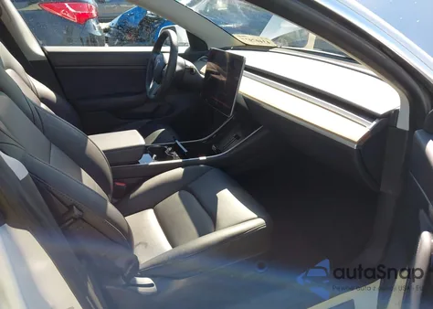 2020 Tesla Model 3 Standard Range Plus Rear-Wheel Drive/Standard Range Rear-Wheel Drive z USA, uszkodzony, nr VIN 5YJ3E1EA4LF645407